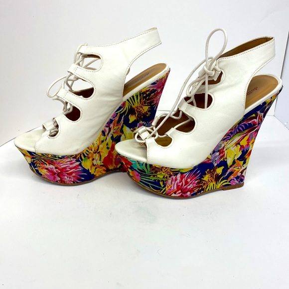 Dollhouse wedges women size 8 very colorful and sassy 💯🔥🔥💥 - Picture 5 of 9